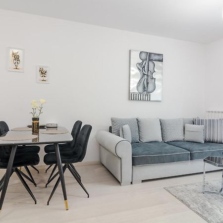 Paris Luxury Top Centre 2Bdr Apt W Work Desk And Wifi Near Nevsky Cathedral โซเฟีย ภายนอก รูปภาพ